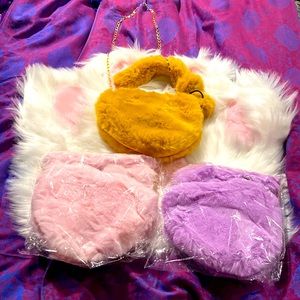 Fuzzy heart purse